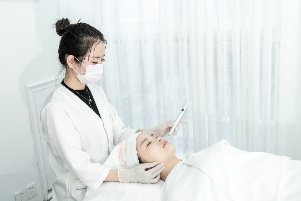 Dr.Jane皮膚管理中心加盟有專人指導嗎？